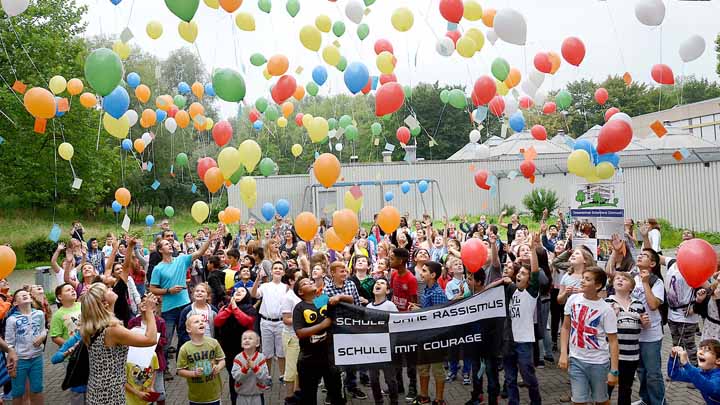 12.08.2015- Einschulungsfeier der 5.-Klässler mit Luftballonstart
